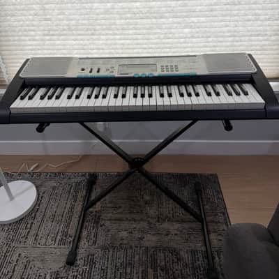 Casio LK-220 61-Key Key-Lighting Keyboard 2010s - FREE STAND