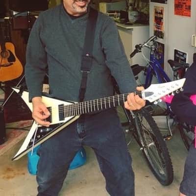 Agile Flying V 7-String Electric Guitar – Excellent Condition