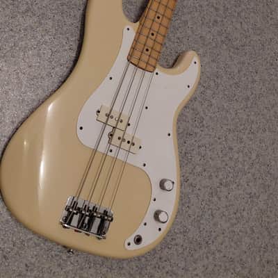 Fender Precision Bass USA, E-series, customcolor IVORY, case