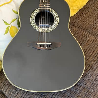 Ovation 1712 Custom Balladeer - Black with Case