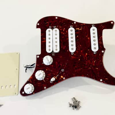 2008 Fender Guitar Center Special Run Stratocaster HSS Pickups on Factory Tortoise Guard