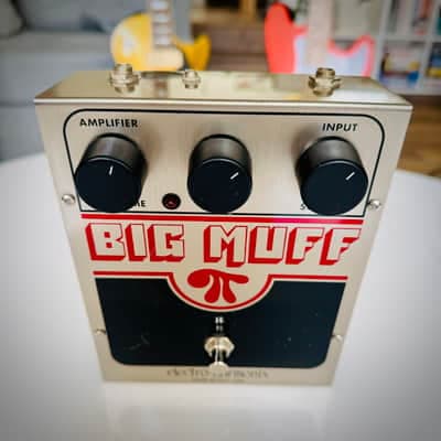 Electro-Harmonix Big Muff Pi 2000 - Present - Silver / Black / Red