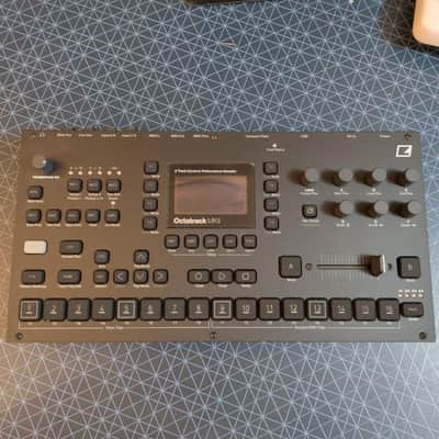 Octatrack MKII 8-Track Sampler