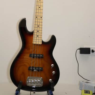 G&L Tribute Series JB-2 Bass with Maple Fretboard 2010s 3-Tone Sunburst