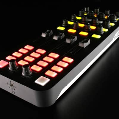 Allen & Heath XONE : K2 MIDI / USB DJ Controller Allen & Heath XONE : K2 MIDI / USB DJ Controller w. zippered hardcase