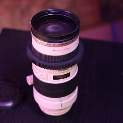 Canon EF 70-200mm f/2.8 Lens (Tripod mount & Soft case included!)