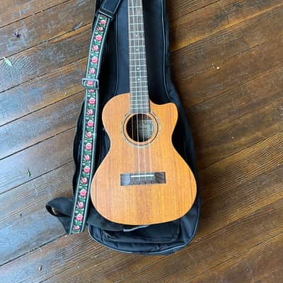 Alvarez RU22TCE Regent Tenor Ukulele with Electronics 2010s - Natural