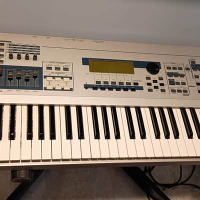Yamaha MO 6 Production Synthesizer MO6
