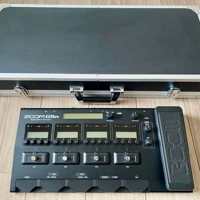 ZOOM G5n Multi-Effects Processor & Pedalboard Set