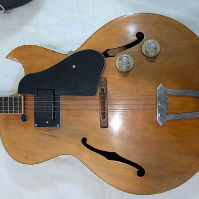 1951 Gibson Electric Tenor Archtop Guitar – 4 String – Blonde – P90 – A-7233 – Case