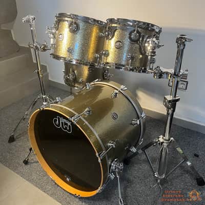 DW Performance 20,10,12,14 Maple Drum Kit - Gold Sparkle