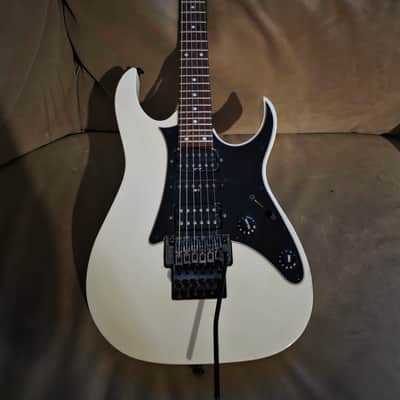 Ibanez RG550-WH Standard with Rosewood Fretboard - White