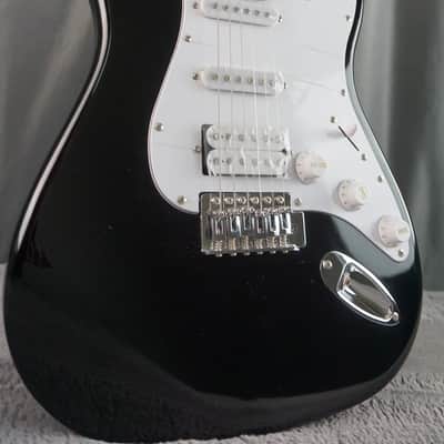 Donner Standard Series HSS Strat-Style Electric Guitar – Black – Gig Bag