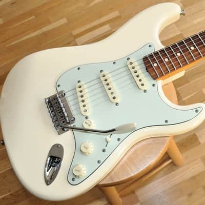 FENDER Stratocaster Vintera '60s Strat Mod OWH Olympic White / Made in Mexico / 60s Stratocaster / MX20017670