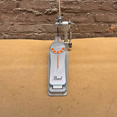 Pearl P-930 Demonator Single Bass Drum Pedal w/ Interchangeable Cam & Control Core Beater – Very Good Condition