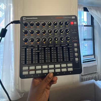 Novation Launch Control XL MK2 MIDI DAW Controller 2022 - 2025 - Black
