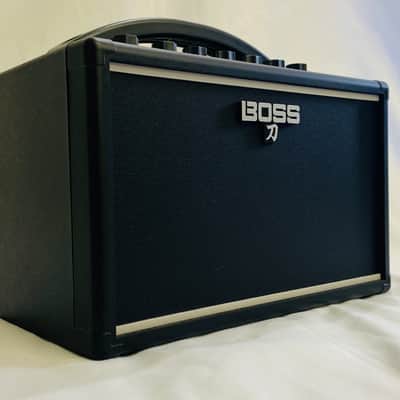 BOSS KATANA-MINI Mini Guitar Amp, Battery-Powered