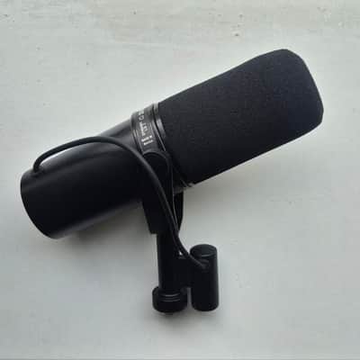Shure SM7B Cardioid Dynamic Microphone with Pop Filter & Box