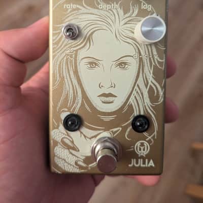 Walrus Audio Julia v2 - Gold