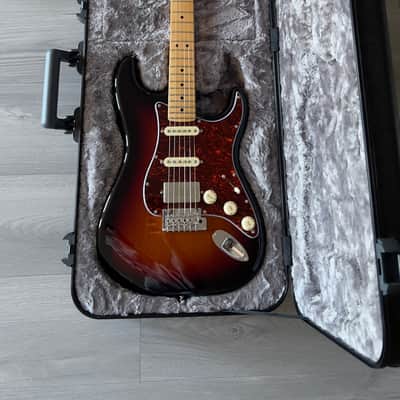 Fender American Peofessional HSS 2017 - 3 color sunburst