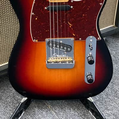 Fender American Professional II Telecaster with Maple Fretboard 2020 - Present - 3-Color Sunburst