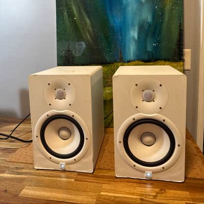 Yamaha HS8 8 in Active Powered Studio Monitor White PAIR XLR