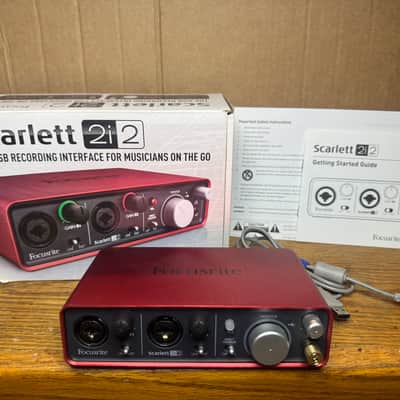 Focusrite Scarlett 2i2 1st Generation with interface cable