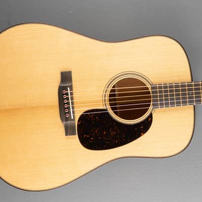 Martin D-18 Modern Deluxe