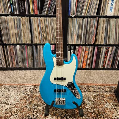 Fender American Professional II Jazz Bass with Rosewood Fretboard 2021 Miami Blue