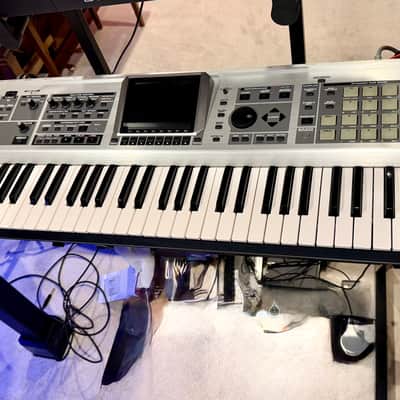 Roland Fantom-X6 + SRX Cards