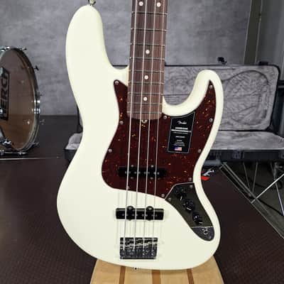 Fender American Professional II Jazz Bass with Rosewood Fretboard 2020 - Present - Olympic White weighs 9.1 pounds