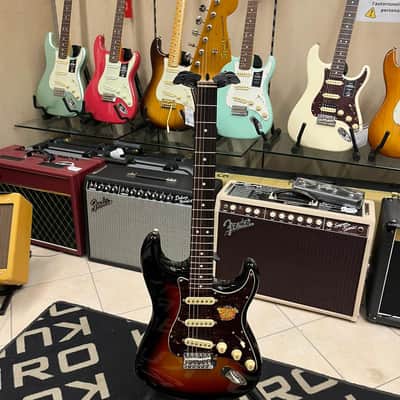 Squier Classic Vibe Stratocaster '60s with Rosewood Fretboard 2009 - 2018 - 3-Color Sunburst
