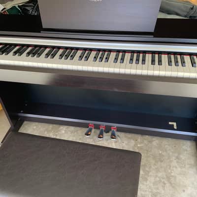 Yamaha YDP-141 Digital Piano 2012 - Walnut