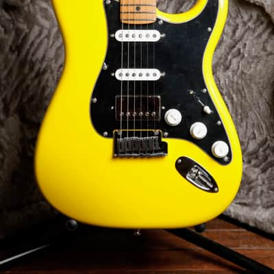 Fender Limited Edition American Ultra II HSS Stratocaster Grafitti Yellow