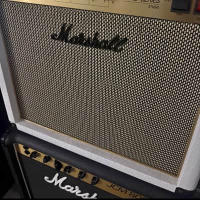 Marshall Studio Classic SC20C "JCM 800 Lead Series" 20-Watt 1x12" Guitar Combo