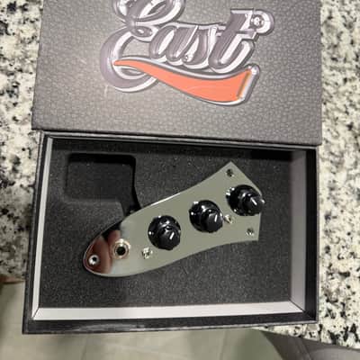 John East J Retro 01 2023 - Chrome with Fender Style Knobs