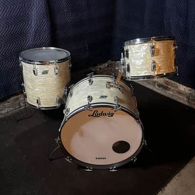 1971–72 Ludwig White Marine Pearl 3-Ply Blue/Olive Badge Shell Pack 22/13/16