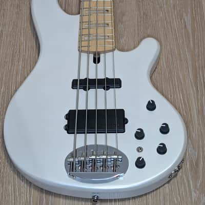 Lakland Skyline 55-02 Custom | Pearl White