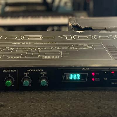 Roland SDE-1000 1 Channel Digital Delay Rack Unit w/ Block Diagram & Power Cable