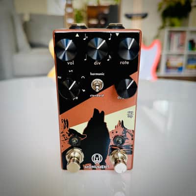 Walrus Audio Monument Harmonic Tap Tremolo V2 2018 - Present - Coral / Black