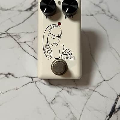 Red Witch Lily Boost Clean Booster Compact