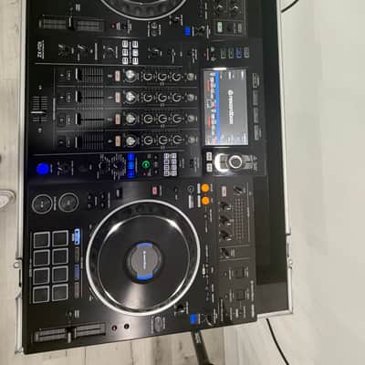 Pioneer XDJ XZ w/ travel case- Black 4 Channel Rekordbox/ Serato All in one