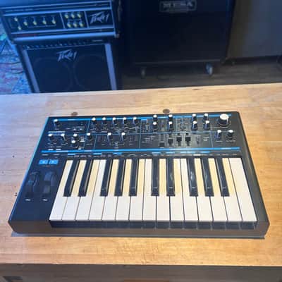 Novation Bass Station II 25-Key Monophonic Synthesizer 2013 - Present - Black