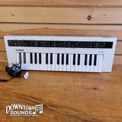 Yamaha Reface CS 37-Key Mobile Mini Analog Synthesizer