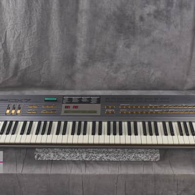 YAMAHA DX7II Centennial Digital Programmable Synthesizer in Very Good Condition