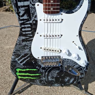 Squier BULLET STRAT MONSTER ENERGY - Graphic