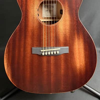 Martin 000C Jr. E StreetMaster Cutaway Acoustic-Electric Guitar w/ Case (652)