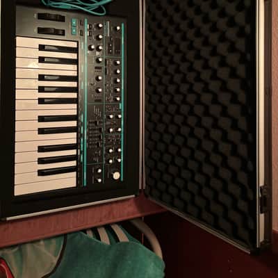 Novation Bass Station II 25-Key Monophonic Synthesizer 2013 - Present - Black