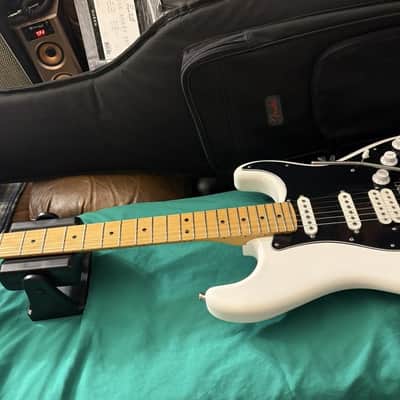 2022,Fender Player Stratocaster® Floyd Rose® HSS/MIM/Polar White..Fender Gig Bag.