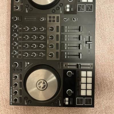 Native Instruments Traktor Kontrol S4 MK3 2018 - Black